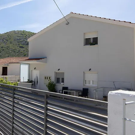 Lovely In * Žrnovnica